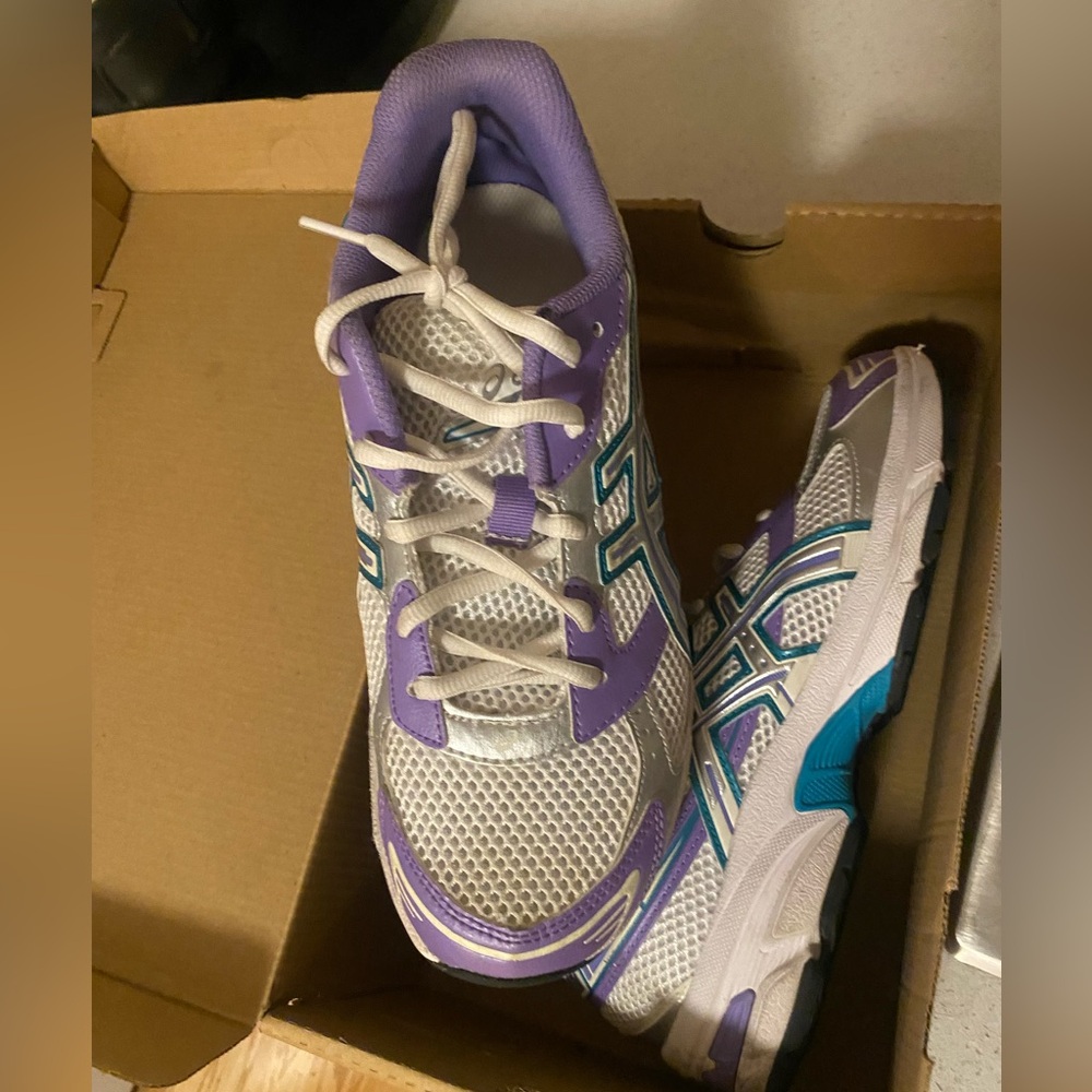 ASICS sneakers good condition.